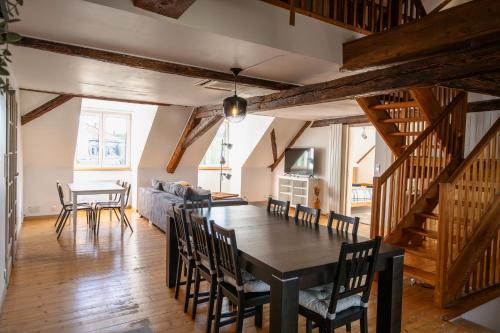 Cernay Apartment | Grand duplex en plein centre