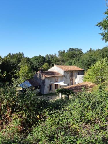 Saint-Laurent-du-Mottay House | Grand gîte dans son écrin de Nature