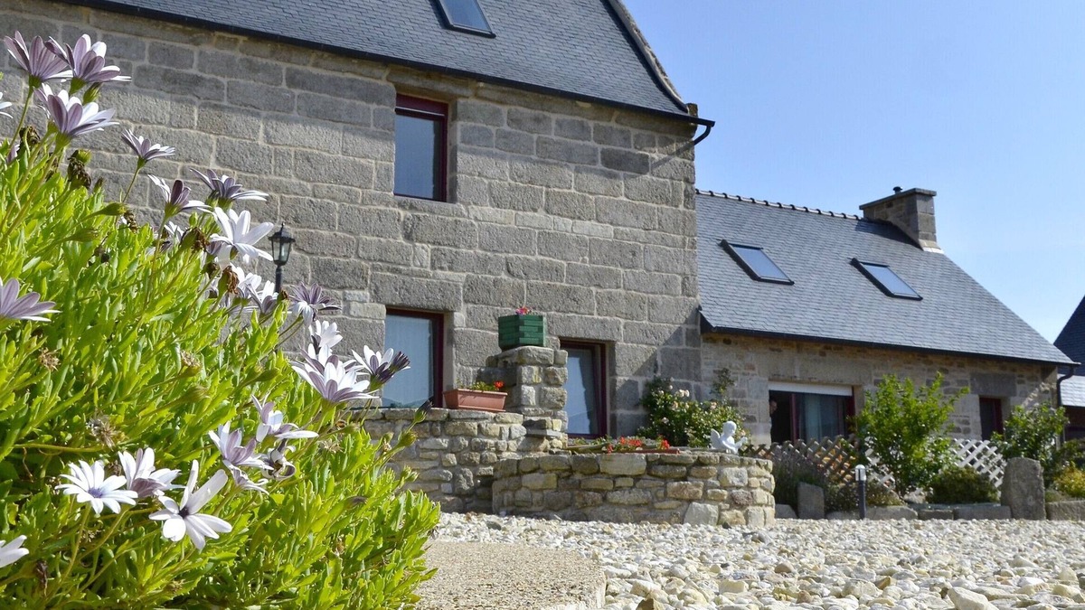 Plouarzel Cottage | GRAND GITE Modulable sleeps 10 to 28