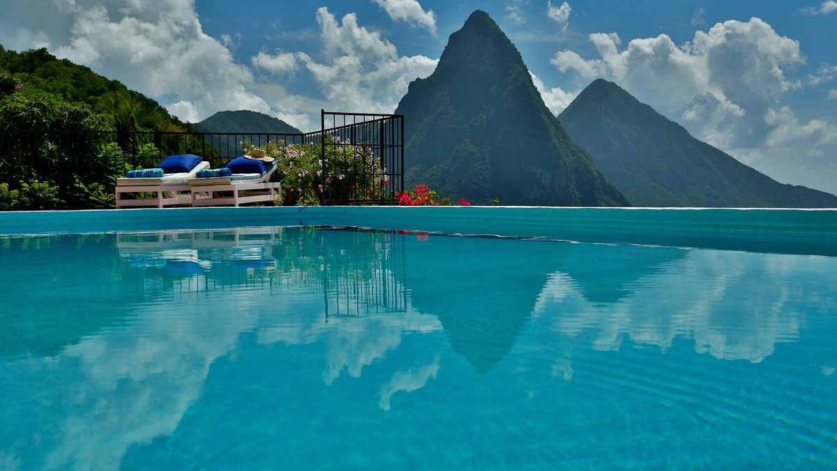 Soufriere House | Grand & Gorgeous Tamarind House and cottage