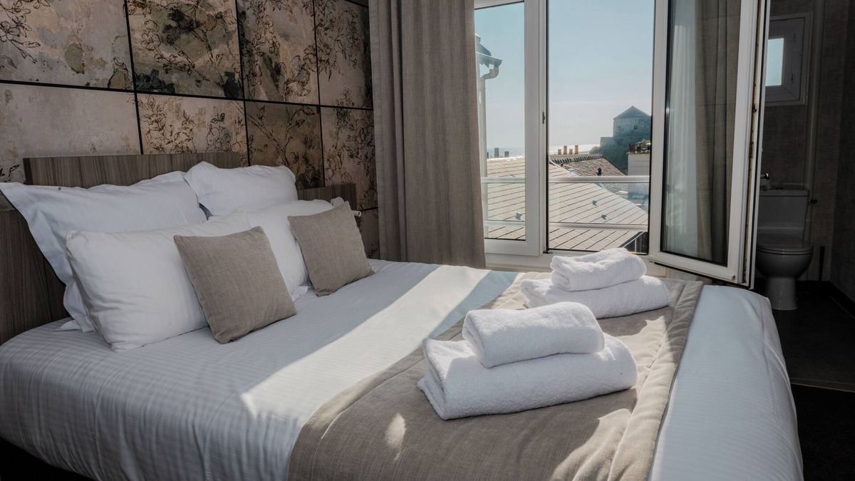 Port-en-Bessin-Huppain Hotel | Grand Hôtel de la Marine