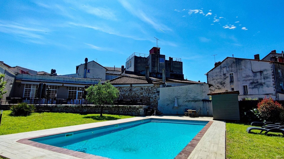 Nontron Hotel | Grand Hôtel Pélisson