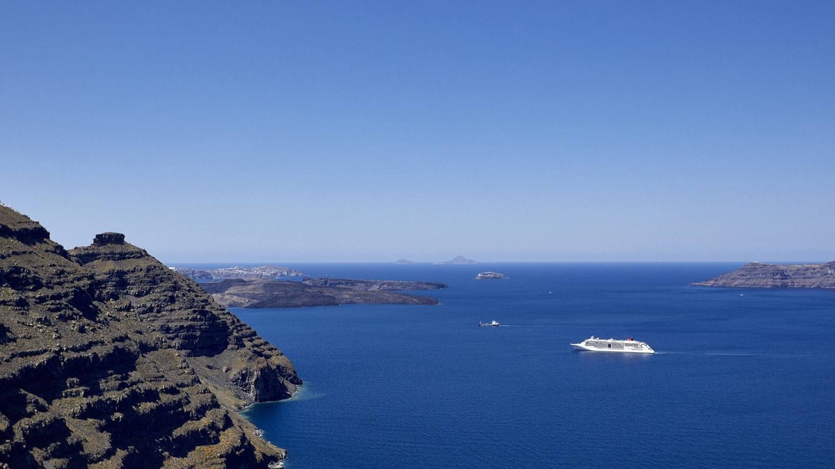 Imerovigli Hotel | Grand Honeymoon Villa with Sea View and Hot tub