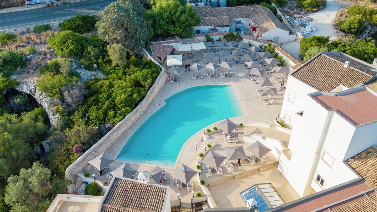 Grottasanta Hotel | Grand Hotel Villa Politi