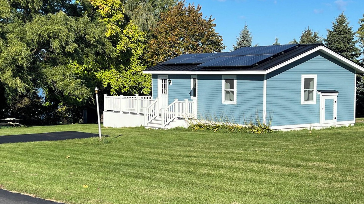 Grand Isle Cottage | Grand Isle Lakefront Cottage