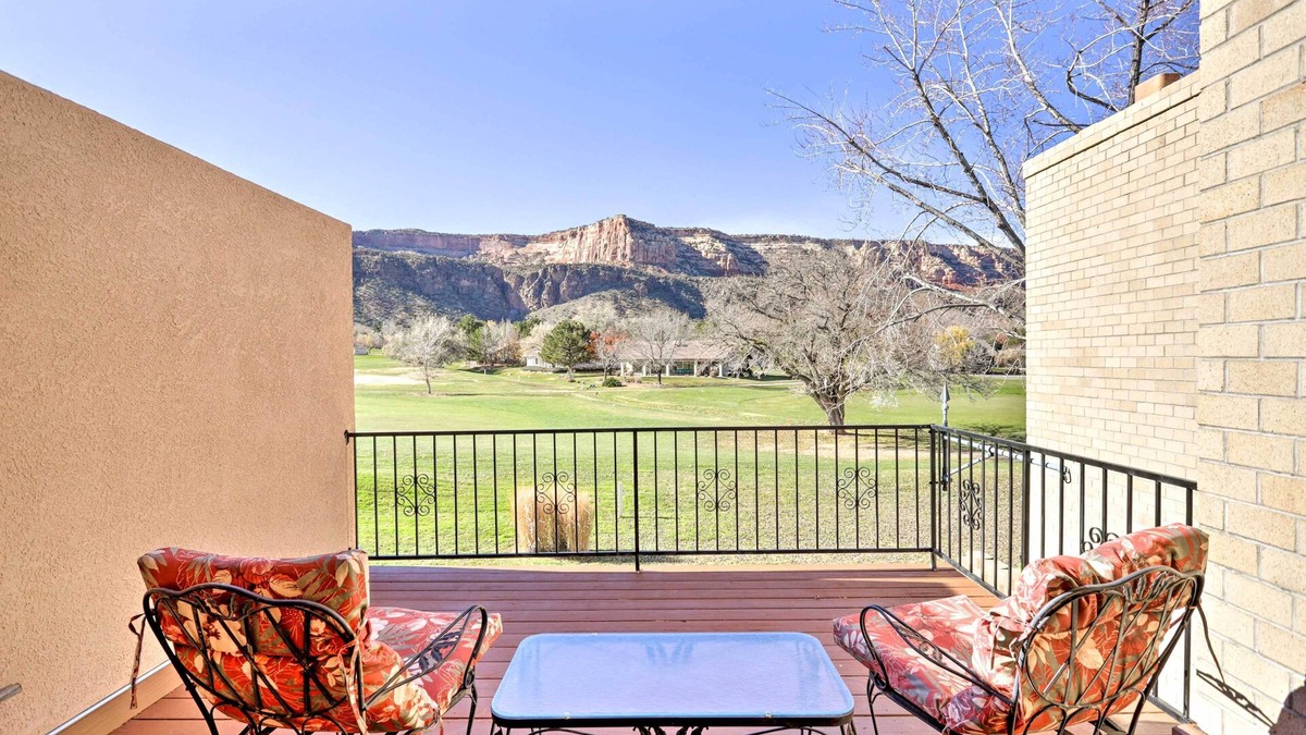 Grand Junction House | Grand Junction Golf Course Condo w/Balconies
