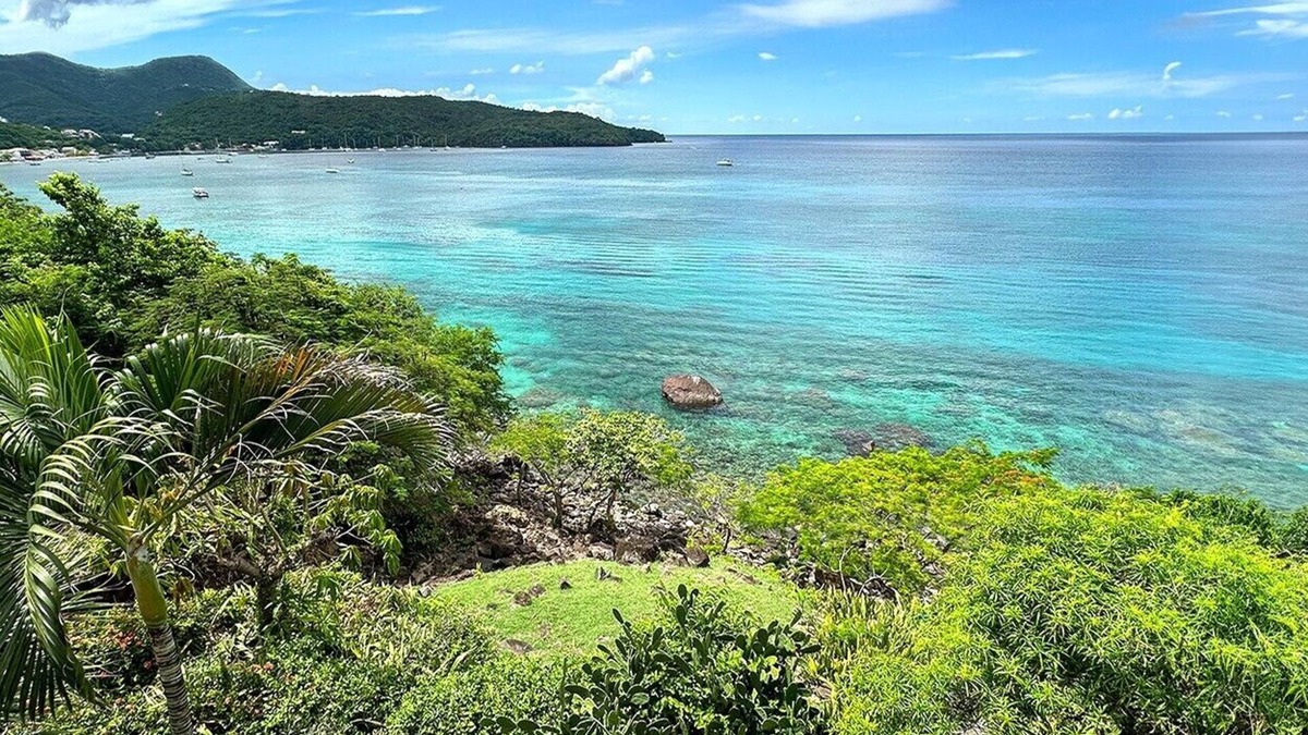 Les Anses-d'Arlets Villa | GRAND LARGE on turquoise waters, private access to the sea, infinity pool