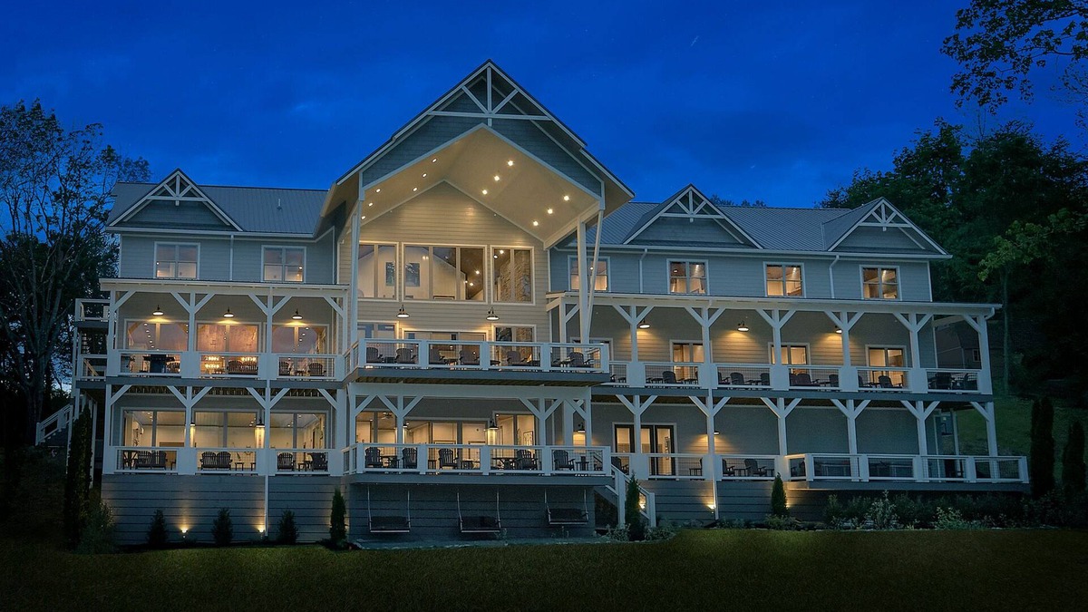Pigeon Forge Cabin | Grand LeConte Lodge | 21BR Luxury Estate w/Pool, Theater, Arcade, Sleeps 96