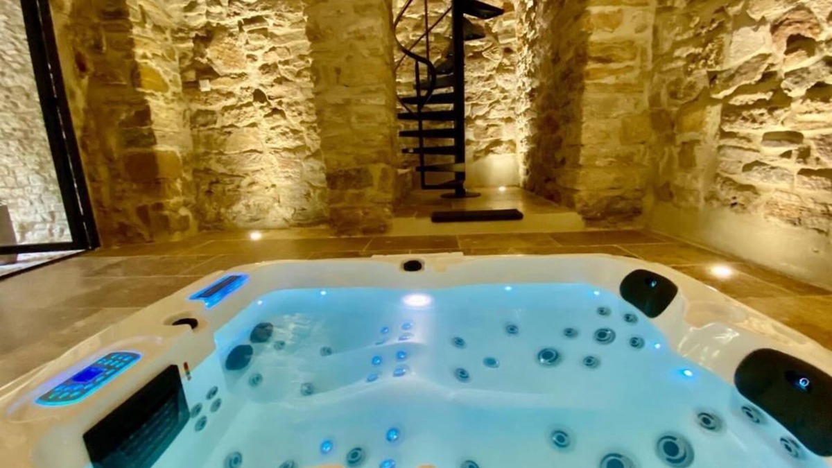 Martignargues House | Grand Luxe SENSATION Suite with private Jacuzzi