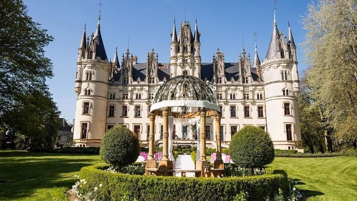 Cande House | Grand Luxury chateau rental in Anjou loire valley france - Wedding destination