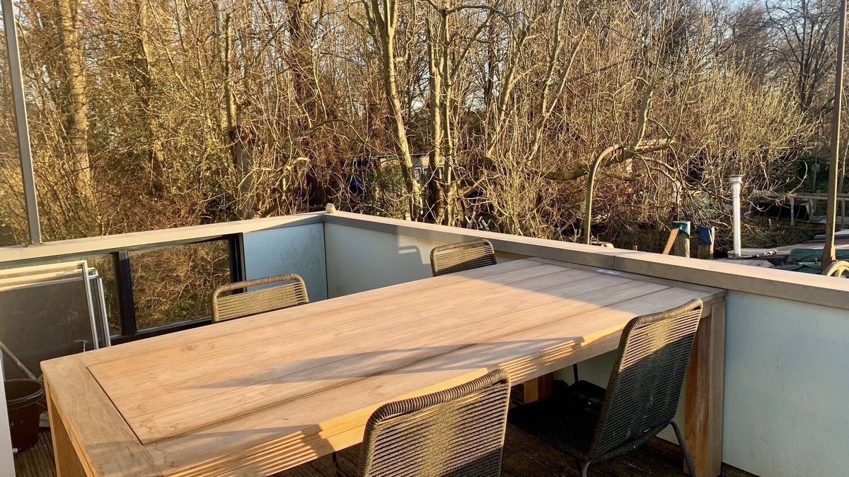 Amsterdam East Boat Rental | Grand luxury water villa on Amstel river
