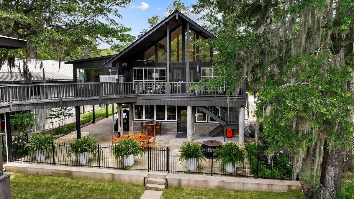 Jefferson House | Grand Mamou at Caddo Lake - Luxury Living on The Bayou