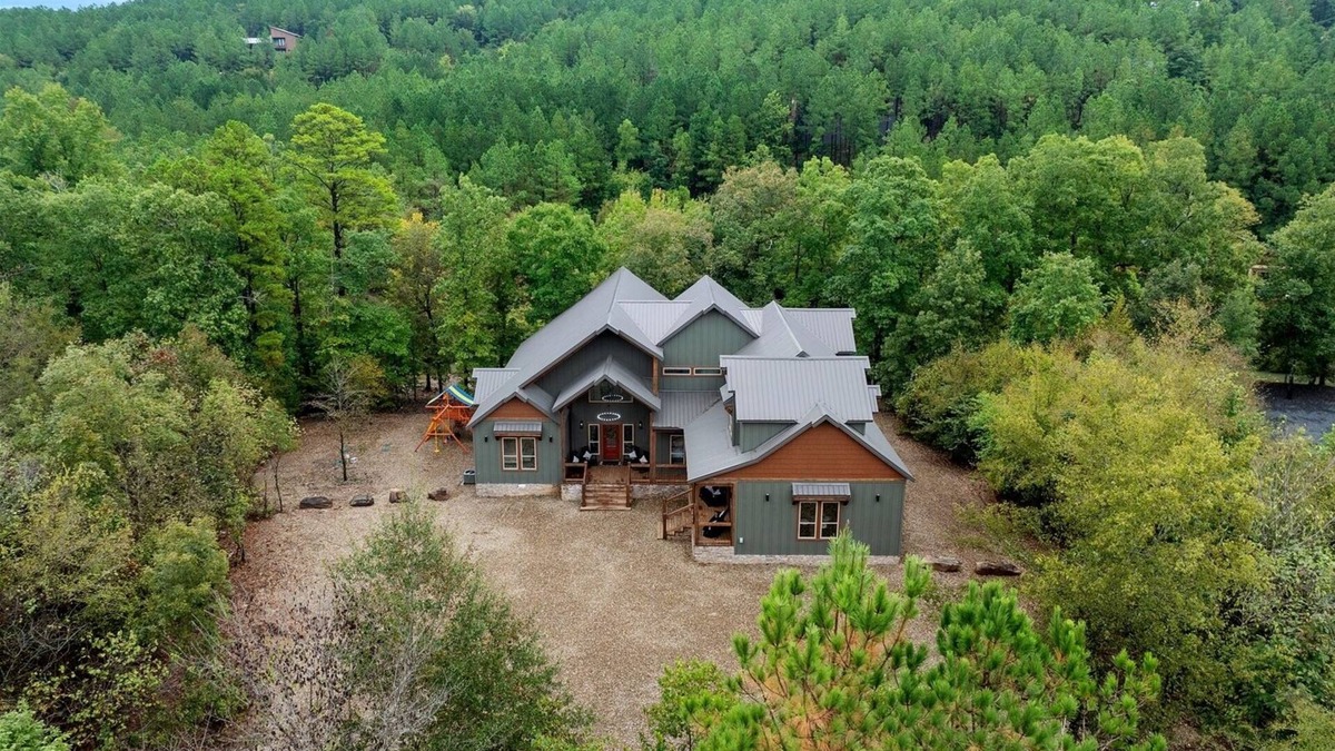 Broken Bow Cabin | Grand Marquee|Sleeps 30|Creekside|Game Room