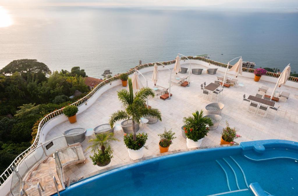 Conchas Chinas Resort | Grand Miramar All Luxury Suites & Residences