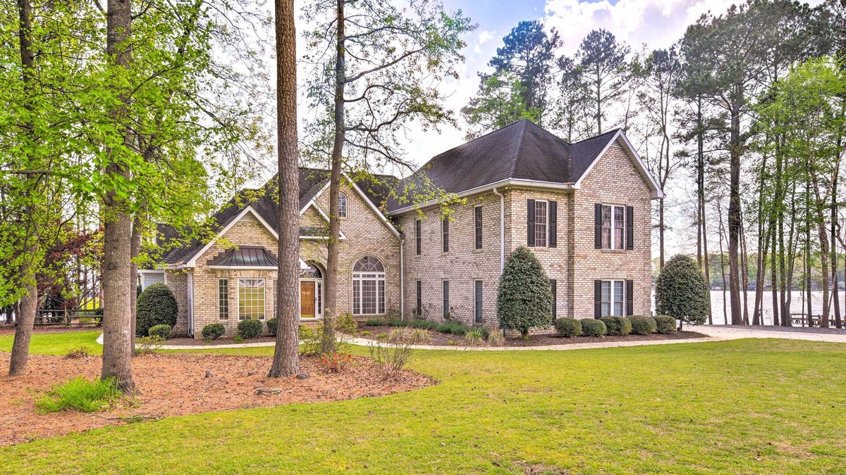 Mount Gilead Villa | Grand Mt Gilead Villa on Lake Tillery w/Dock