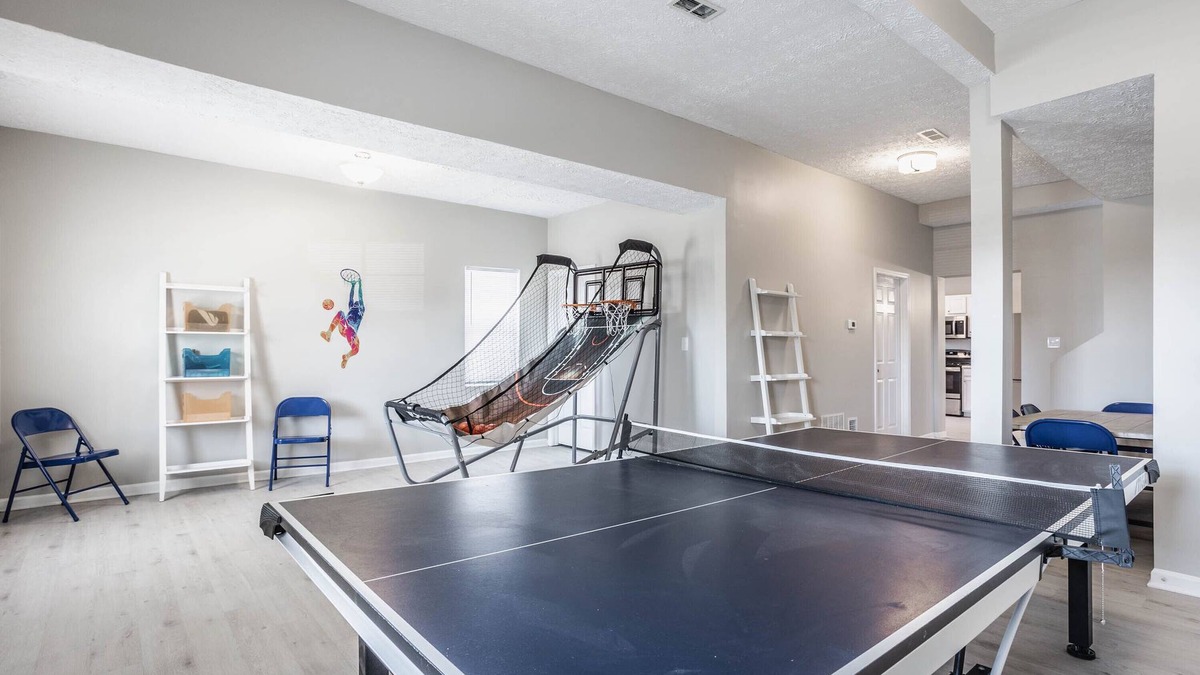 Sheridan House | Grand Park, Westfield, Space For Entire Team, Sleeps 30 comfortably. Unit A