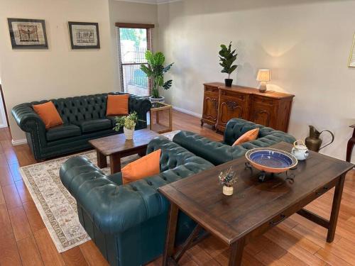 Wodonga House | Grand retreat in peaceful street