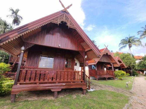 Haad Pleayleam Resort | Grand Sea Beach Resort