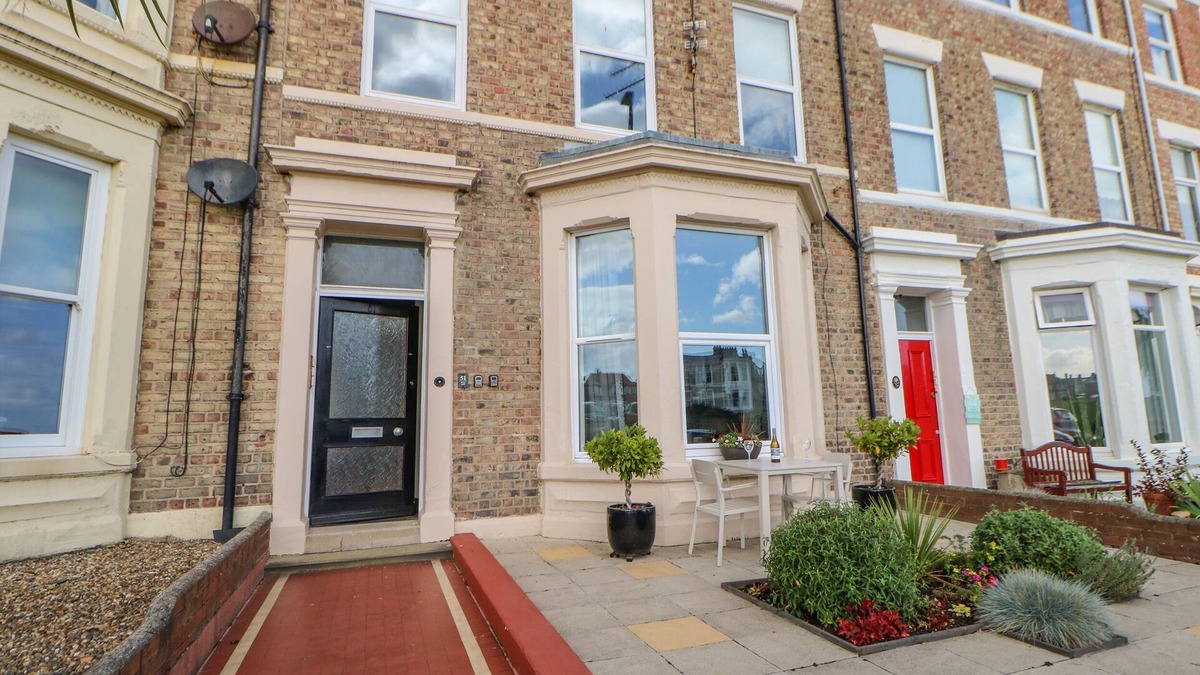 Tynemouth Cottage | GRAND SEA VIEW, romantic, character holiday cottage in Tynemouth