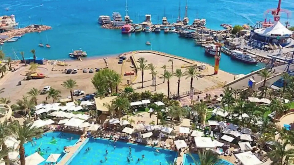Negev Desert Boat Rental | Grand SeaSuite Duplex Suite on the Water + Attached Car