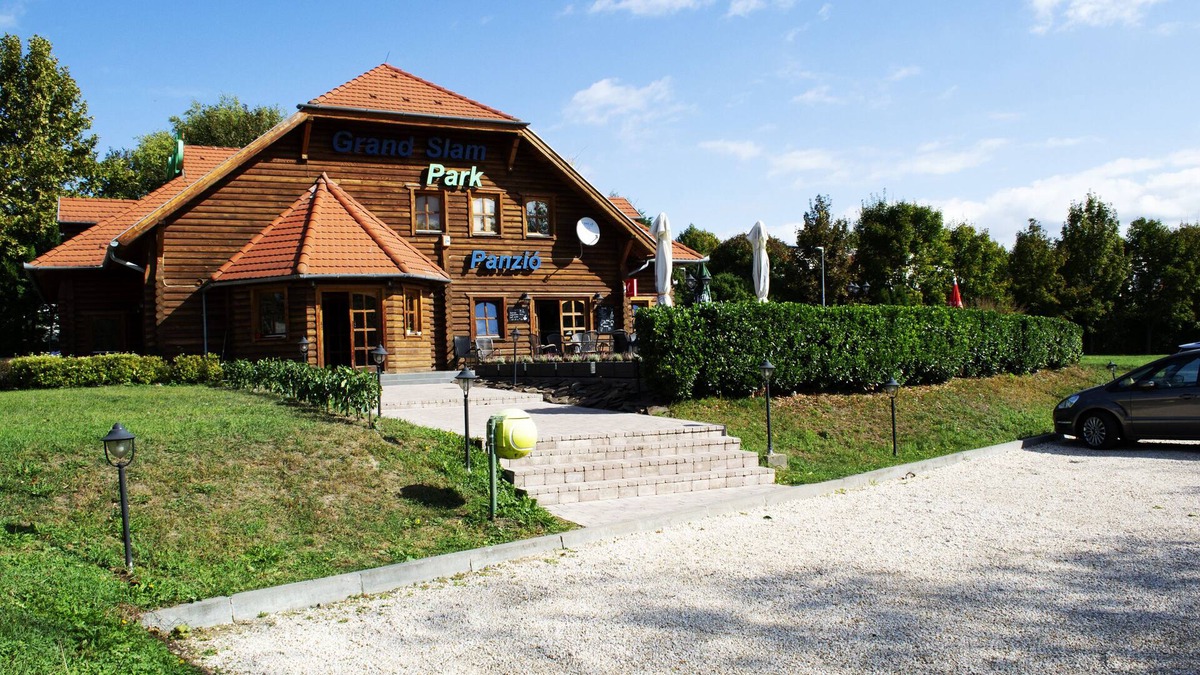 Peterhegy House | Grand Slam Park