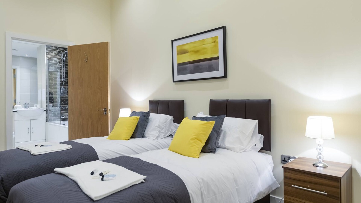 Chelmsford Apartment | Grand Springs, 2 Bed Apartment In City Centre, Stone's Throw To Station