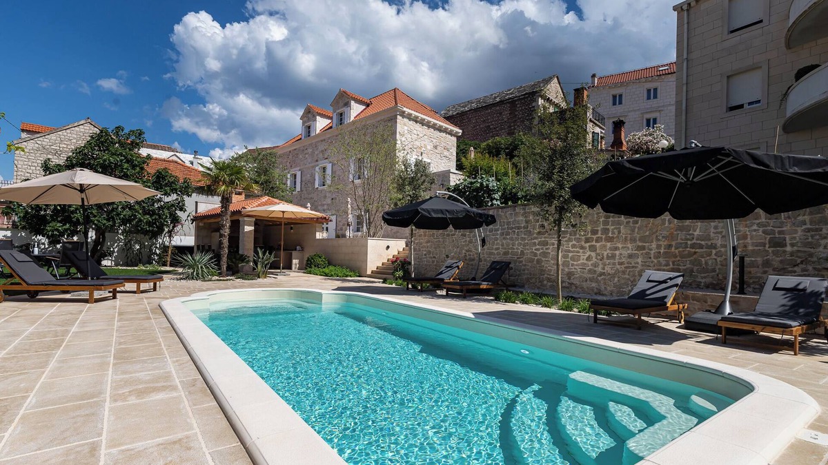 Pucisca Villa | Grand Stone Casa Ciccarelli by Irundo