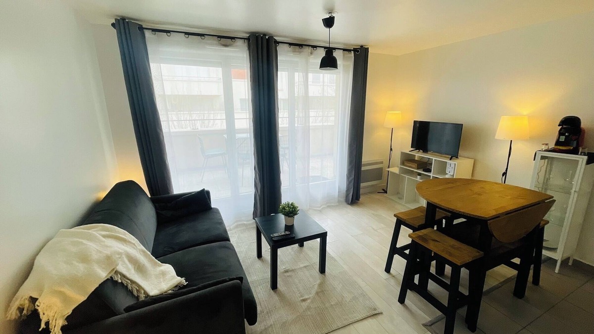 Villemomble Apartment | Grand Studio Le Bellevue Cosy