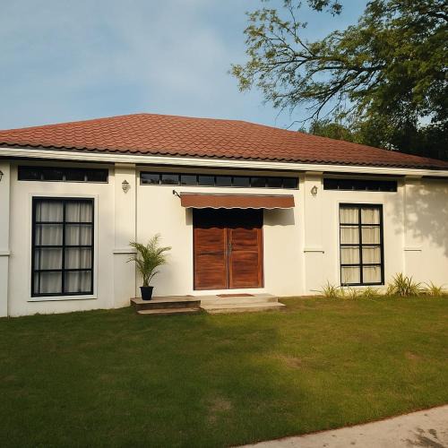 Urdaneta City Villa | Grand Suite at Mamanorms' Farm