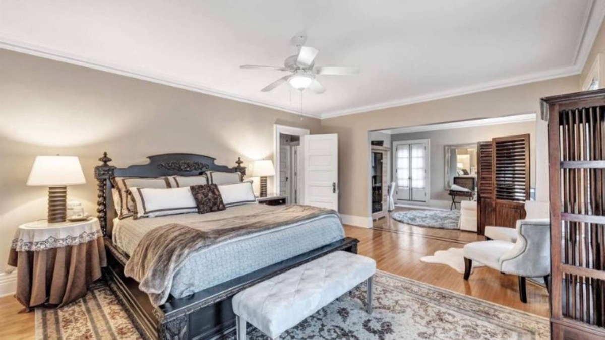 Green Bay House | Grand Suite in B&B Historical 1896 Georgian Revival Manor in Green Bay