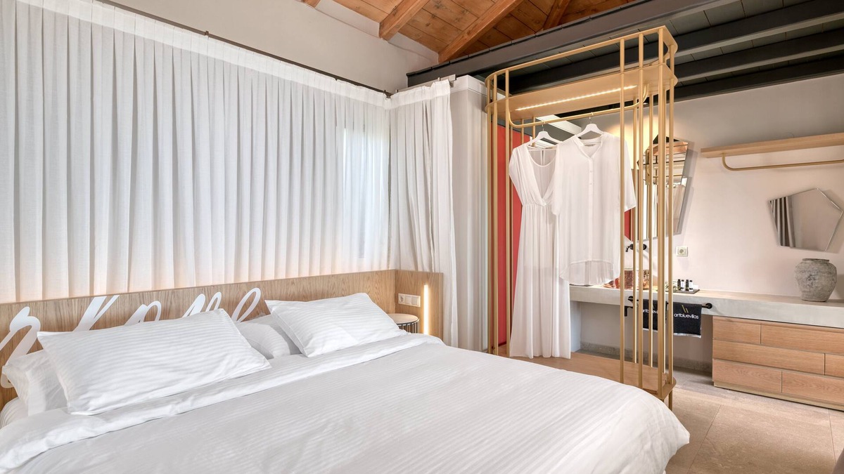 Kavallos Villa | Grand Suite With Private Pool - with Panoramic View, Art Blue Villas