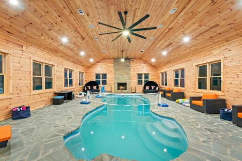 White Haven House | Grand Timber by AvantStay Indoor Pool Sports Court Game Room More