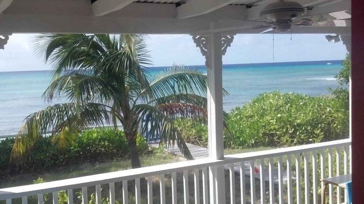 Cockburn Town Cottage | Grand Turk Ocean Front Cottage On Beautiful Pillory Beach