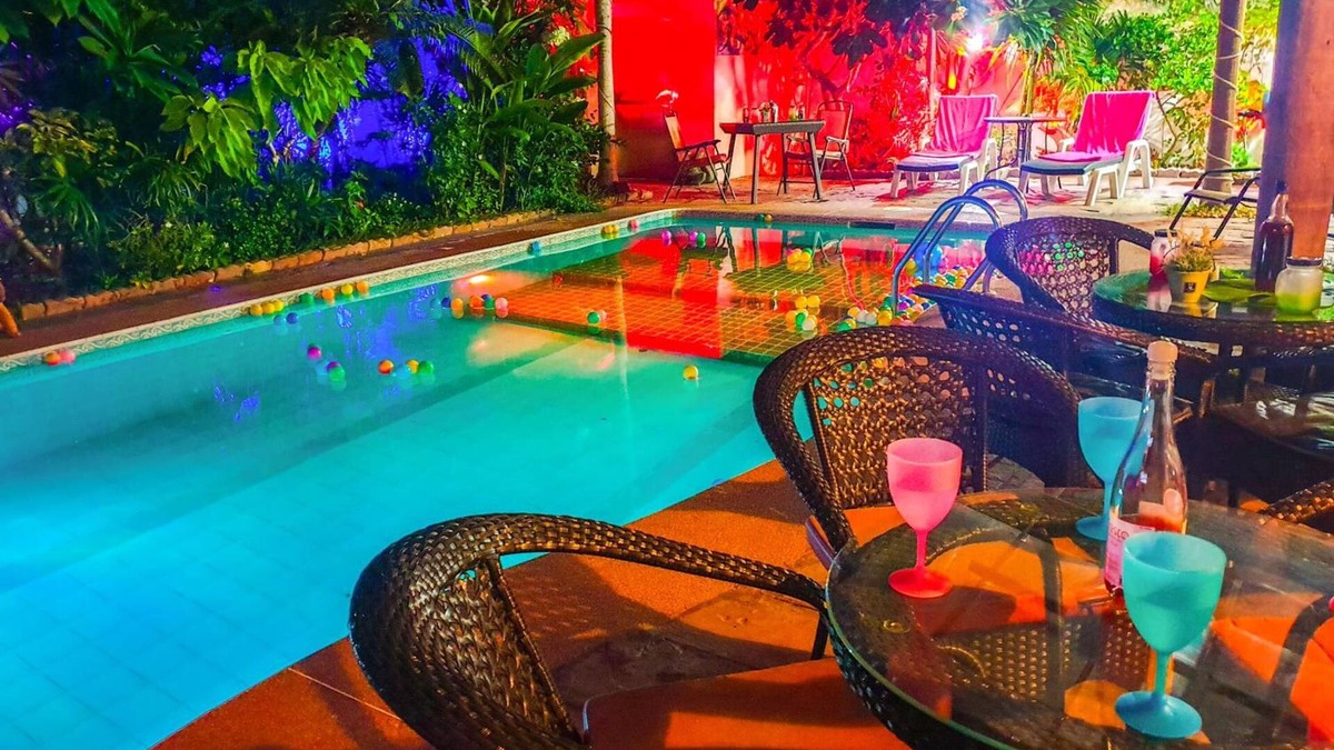 Na Kluea Villa | Grand Villa, 5 Bedrooms, Private Pool, Garden View, 10 Mins LK Metro