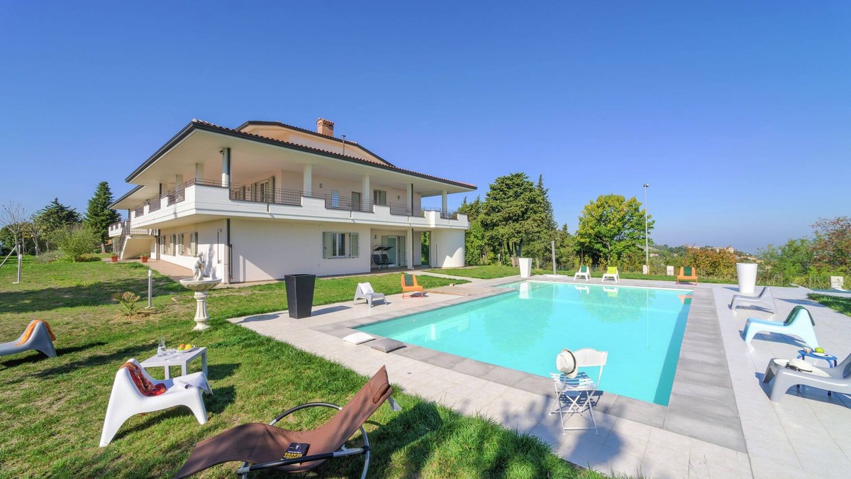 Tavullia Villa | Grand Villa in Tavullia