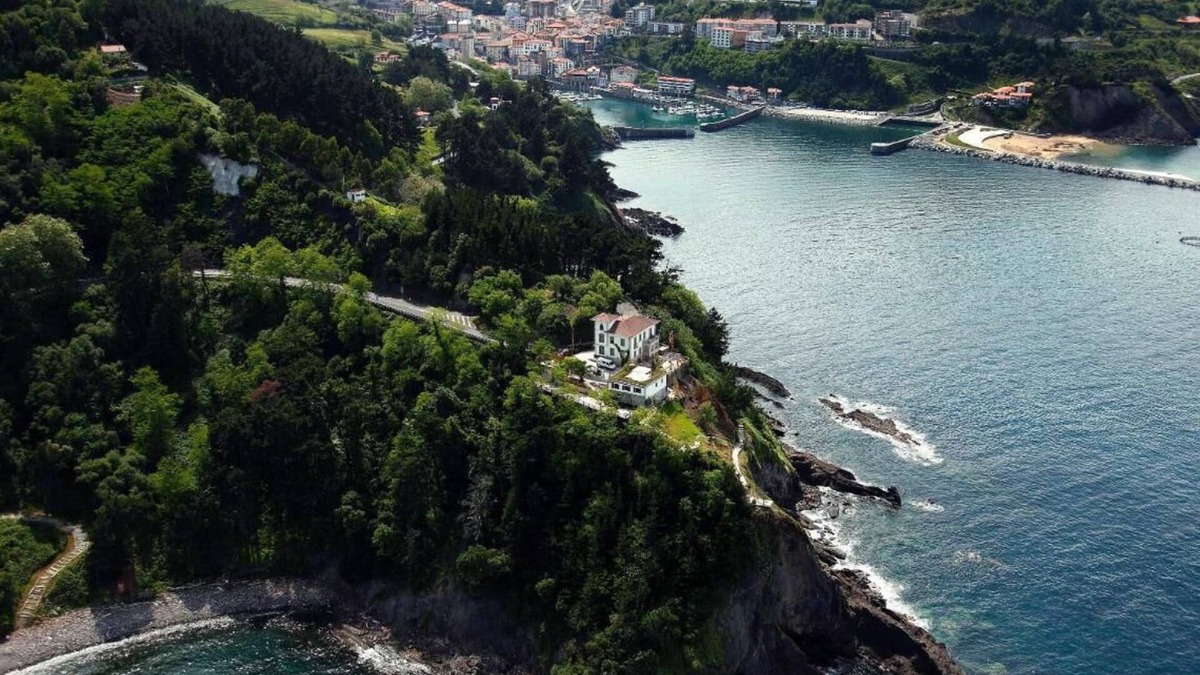 Mutriku Villa | Grand villa on the Cantabrian Sea. Sweeping views, luxurious accommodation