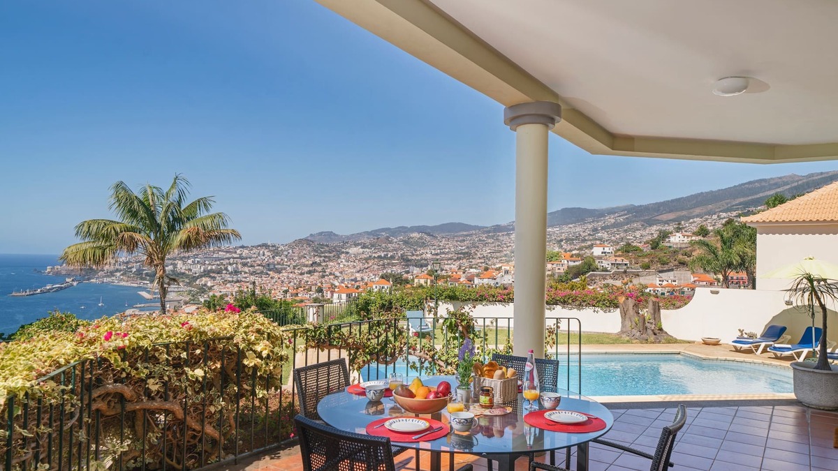 Sao Goncalo Villa | Grand villa, view to Funchal and sea | Vista Sol