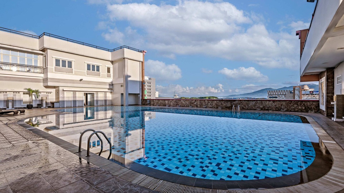 Manado City Centre Hotel | Grand Whiz Megamas Manado