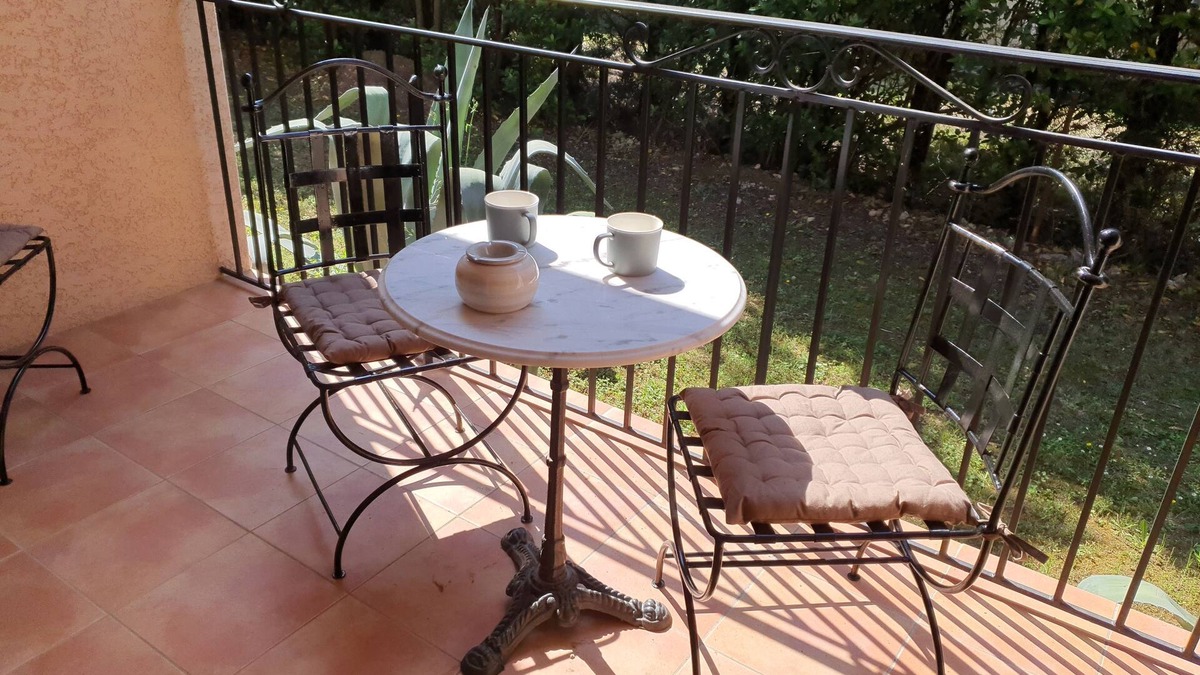 Aubais Bed & Breakfast | Grande Chambre D'hôtes Avec Terrasse au Calme. Animaux de Compagnie Acceptés