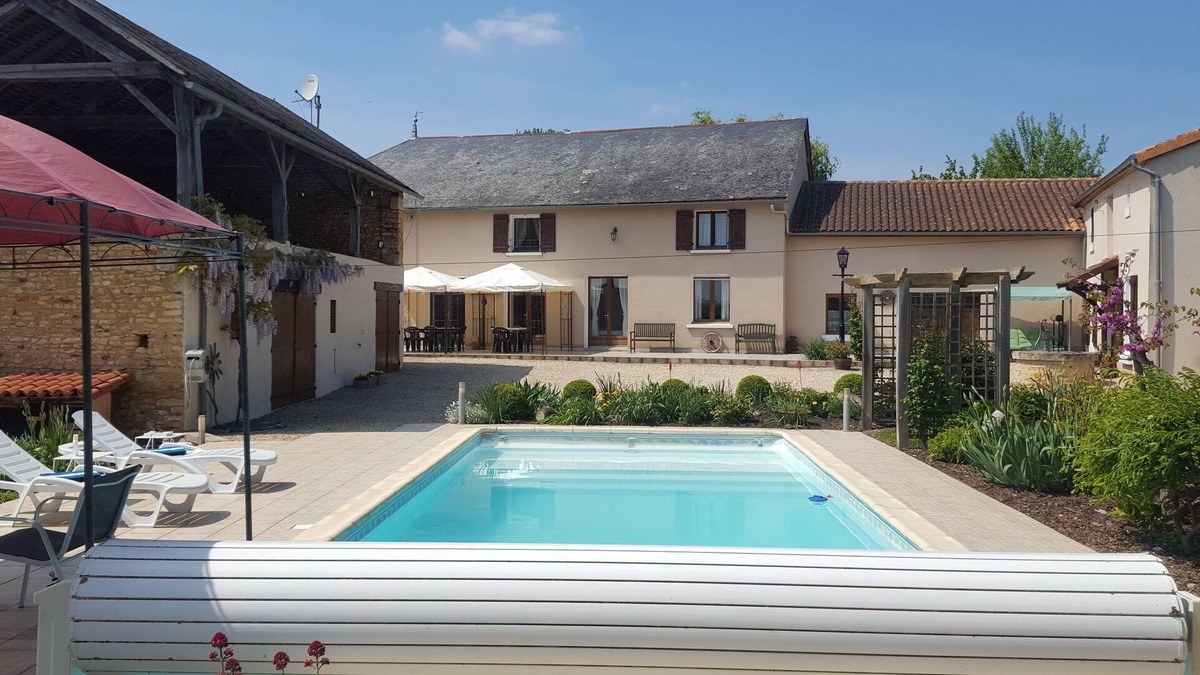 Saint-Jouin-de-Marnes House | Grande Maison des Tournesols. 5 bedroom gite with heated private pool, sleeps 11