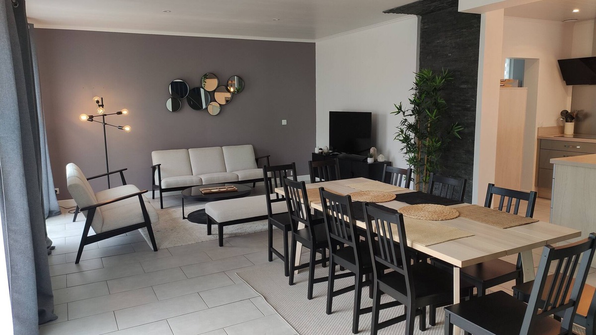 Lesigny Villa | Grande Maison Avec Jardin Pour 10 Personnes Entre Paris et Disneyland