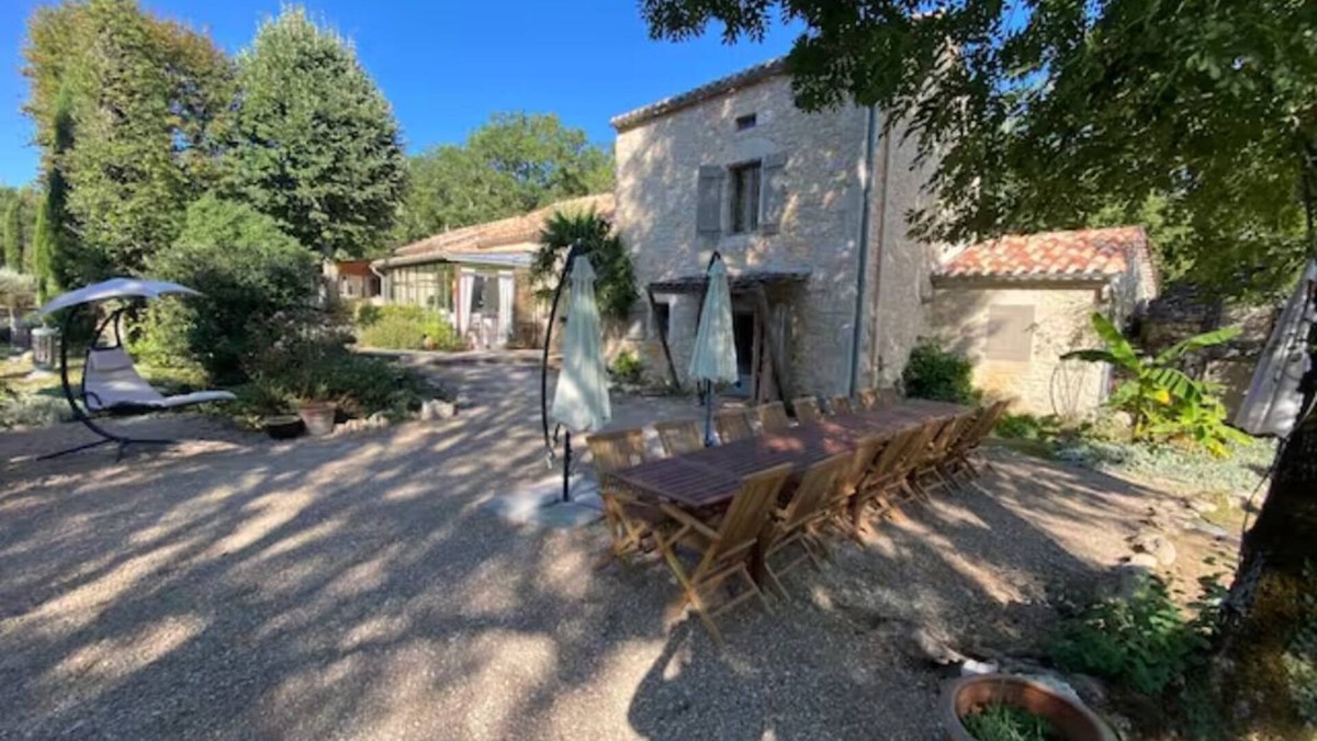 Escamps Cottage | Grande Maison Avec Piscine Chauffée au Clos Caché!