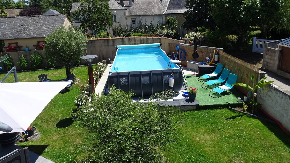 Menil House | Grande Maison Avec Piscine a 2 pas de la Mayenne