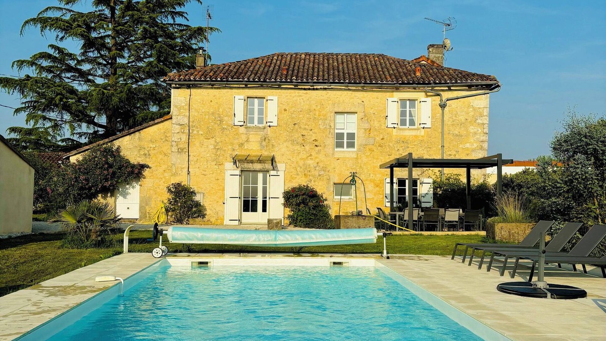 Marthon Cottage | Grande Maison de Charme à la Campagne : Piscine, Pétanque