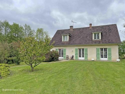 Longny-au-Perche House | Grande maison familiale avec jardin, garage et jeux pour enfants - Parfait pour 15 personnes en Normandie. - FR-1-497-206