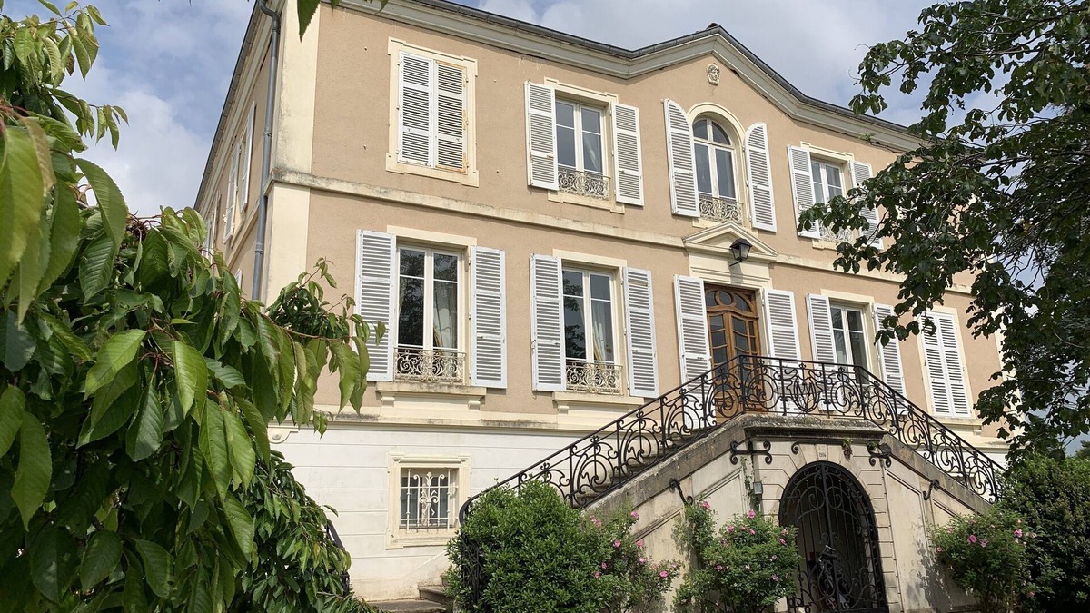Saint-Julien House | Grande Maison Familiale Située Dans le Beaujolais au Coeur des Vignes