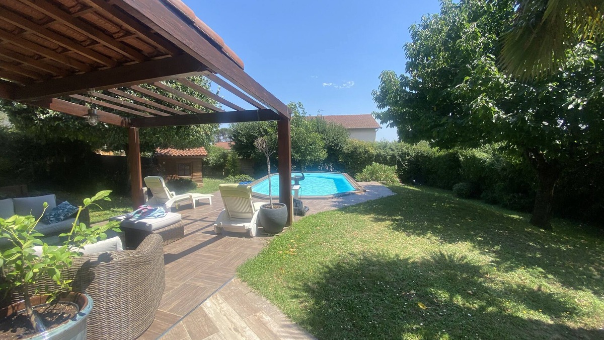 Saint-Maurice-sur-Dargoire House | Grande Maison Familiale Avec Piscine Chauffée Dans un Écrin de Verdure