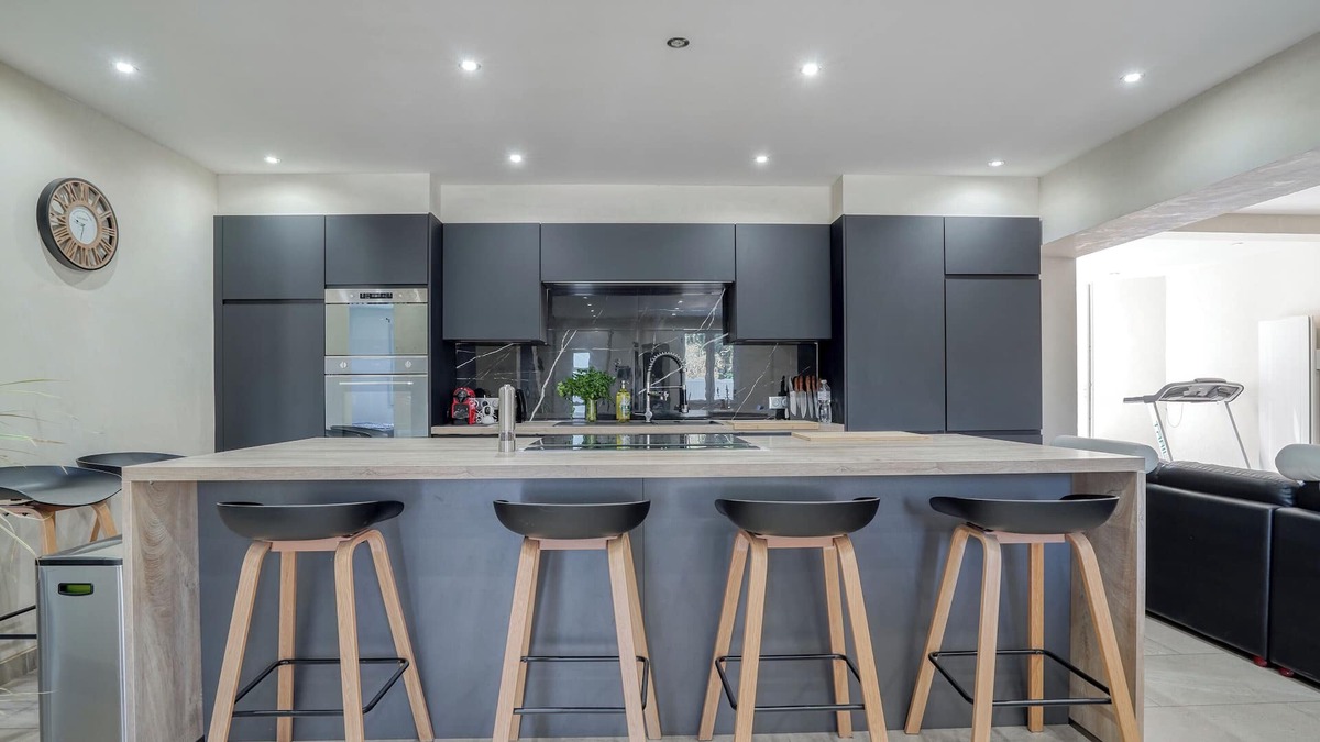 Limetz-Villez House | Grande maison jardin terrasse moderne parking 12 pers