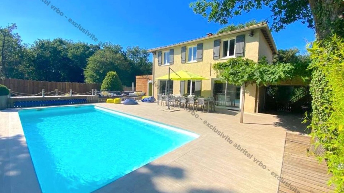 Les Mathes Villa | Grande Villa au Calme Coeur des Mathes