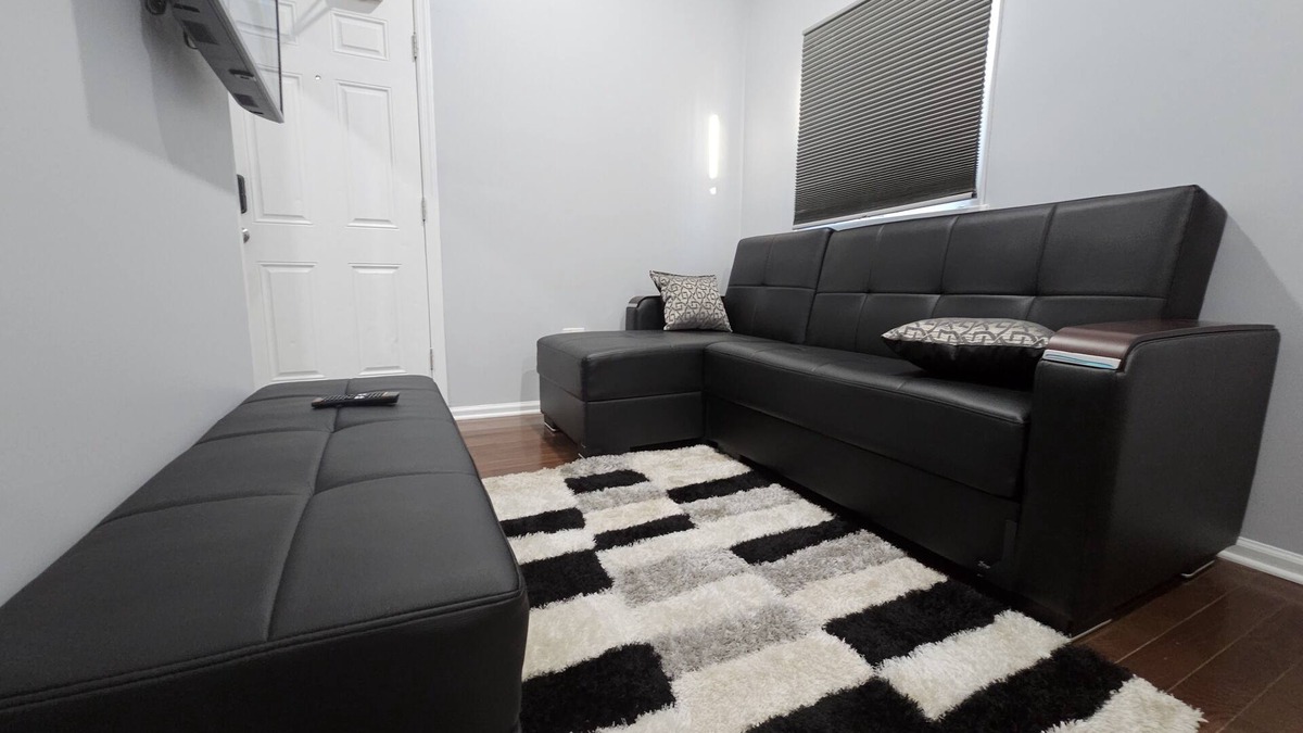 Hempstead House | Grandiosely Pleasant Suite 2
